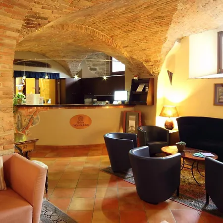 Relais La Corte Di 贝托纳