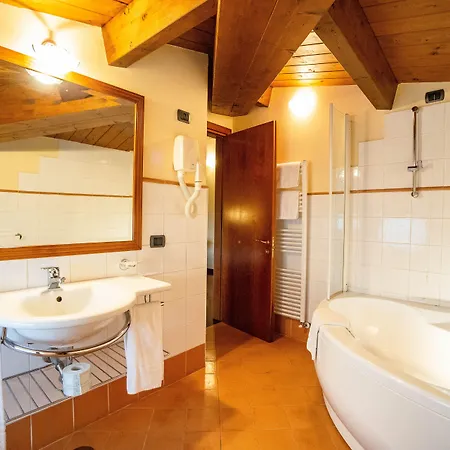 Relais La Corte Di 贝托纳